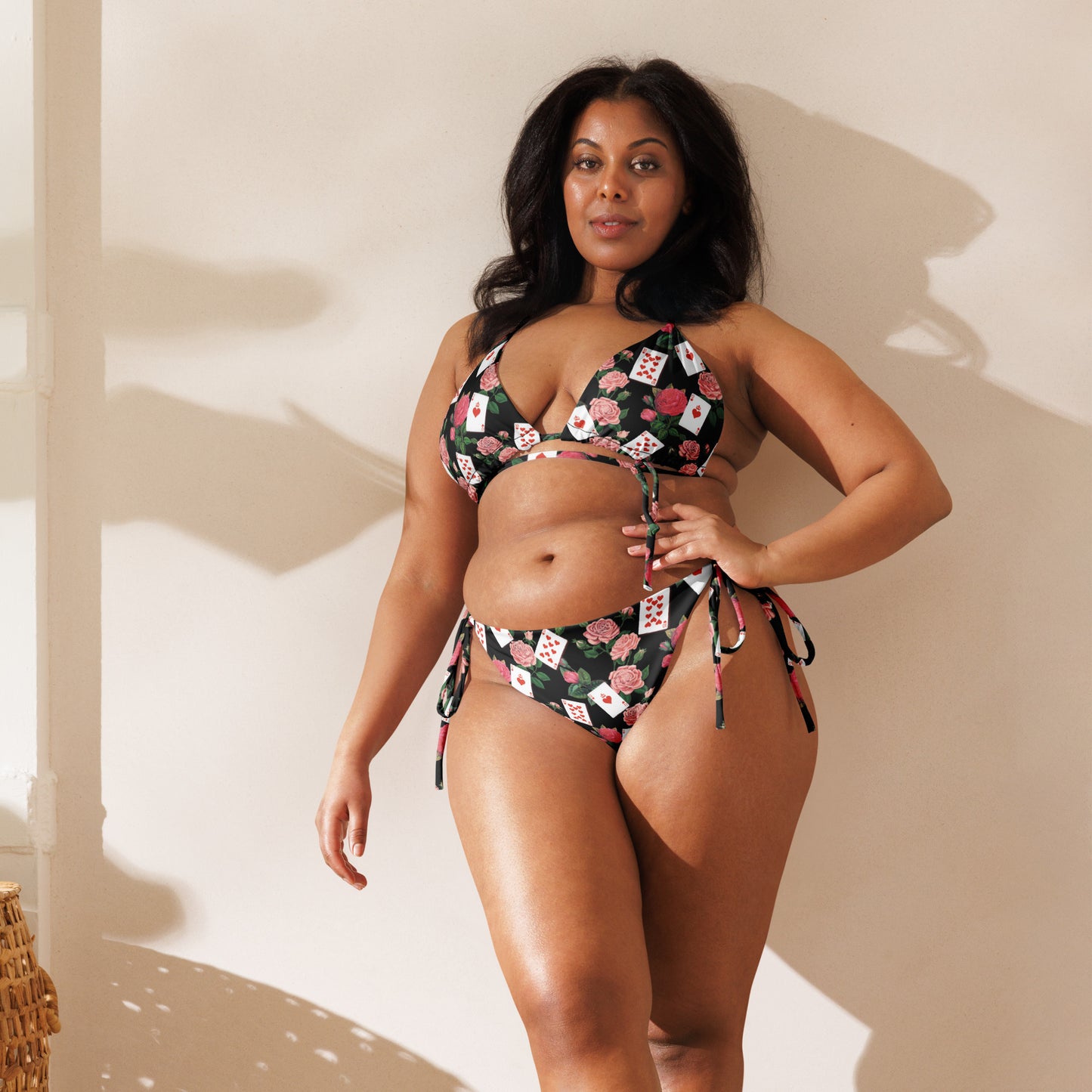 Queen of Coeurs et Fleurs All-over print recycled string bikini