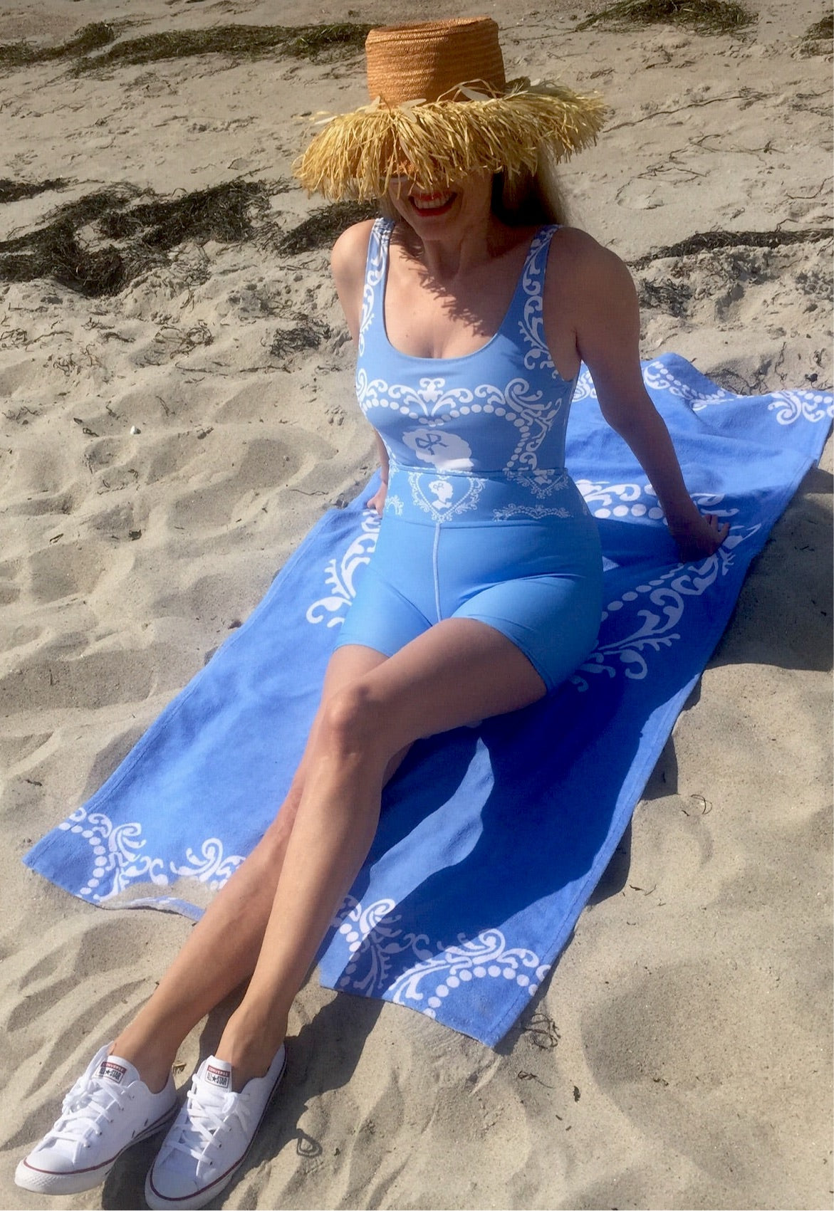 Cameo Statement Print Towel in Porcelain Blue