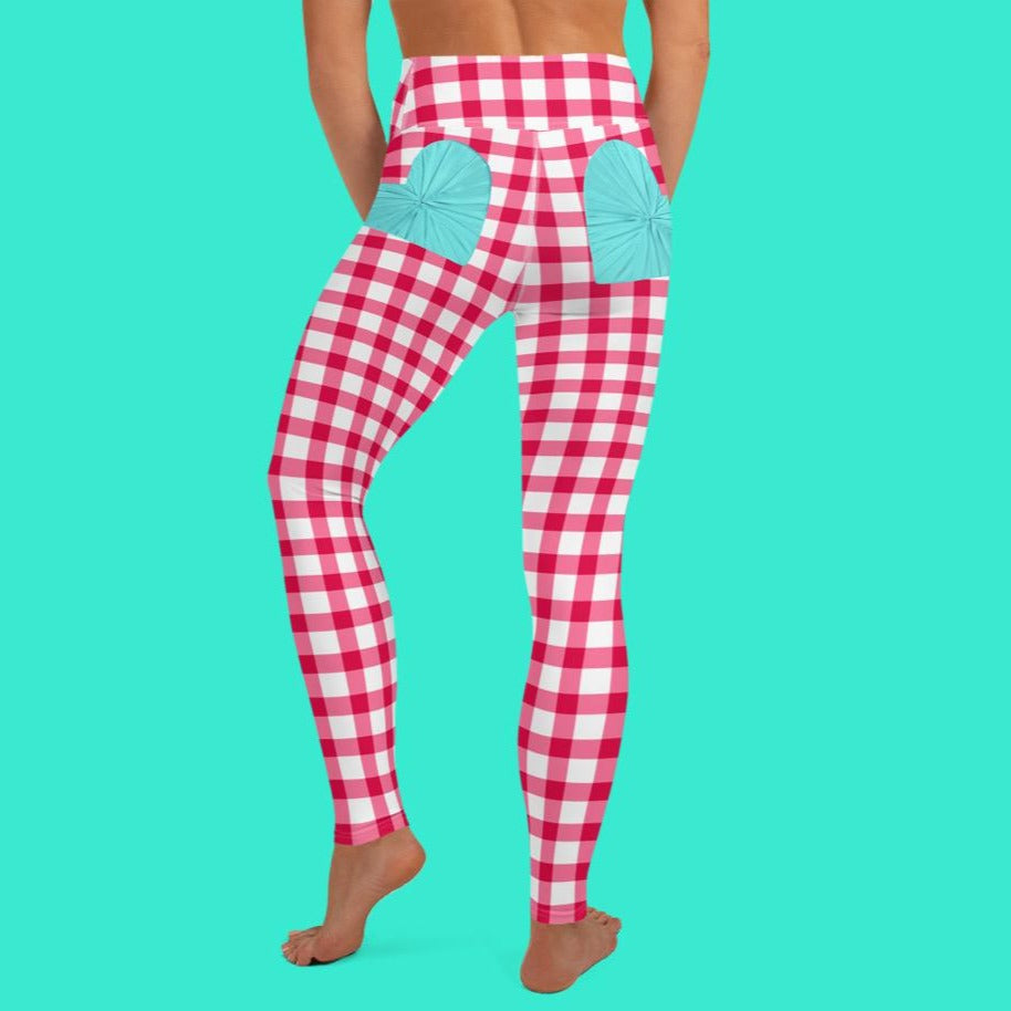 Gingham Pique-Nique High Waisted Yoga Leggings in Red and White with Aqua Hearts